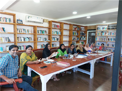 Veliyangode Grama Panchayat Women Members Explore MTM College Library