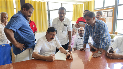 State Sports Minister V Abdul Rahman Visited MTM College Library